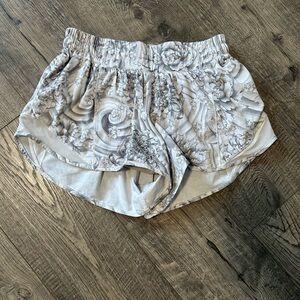 Hotty Hot Low-Rise Lined Short 2.5"